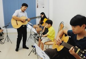 Nghi he gioi tre sai gon do xo hoc dan guitar 1